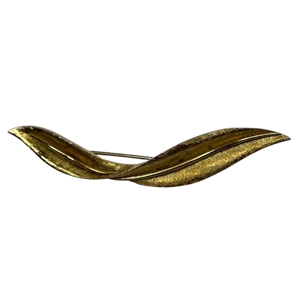 Vintage Trifari Gold Tone Texturedβ Leaf Ribbon Brooch Pin MCM Design Y2K Retro